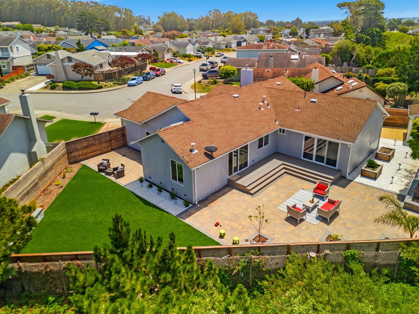 Detail Gallery Image 67 of 77 For 301 Shelter Cove Dr, El Granada,  CA 94019 - 3 Beds | 2 Baths