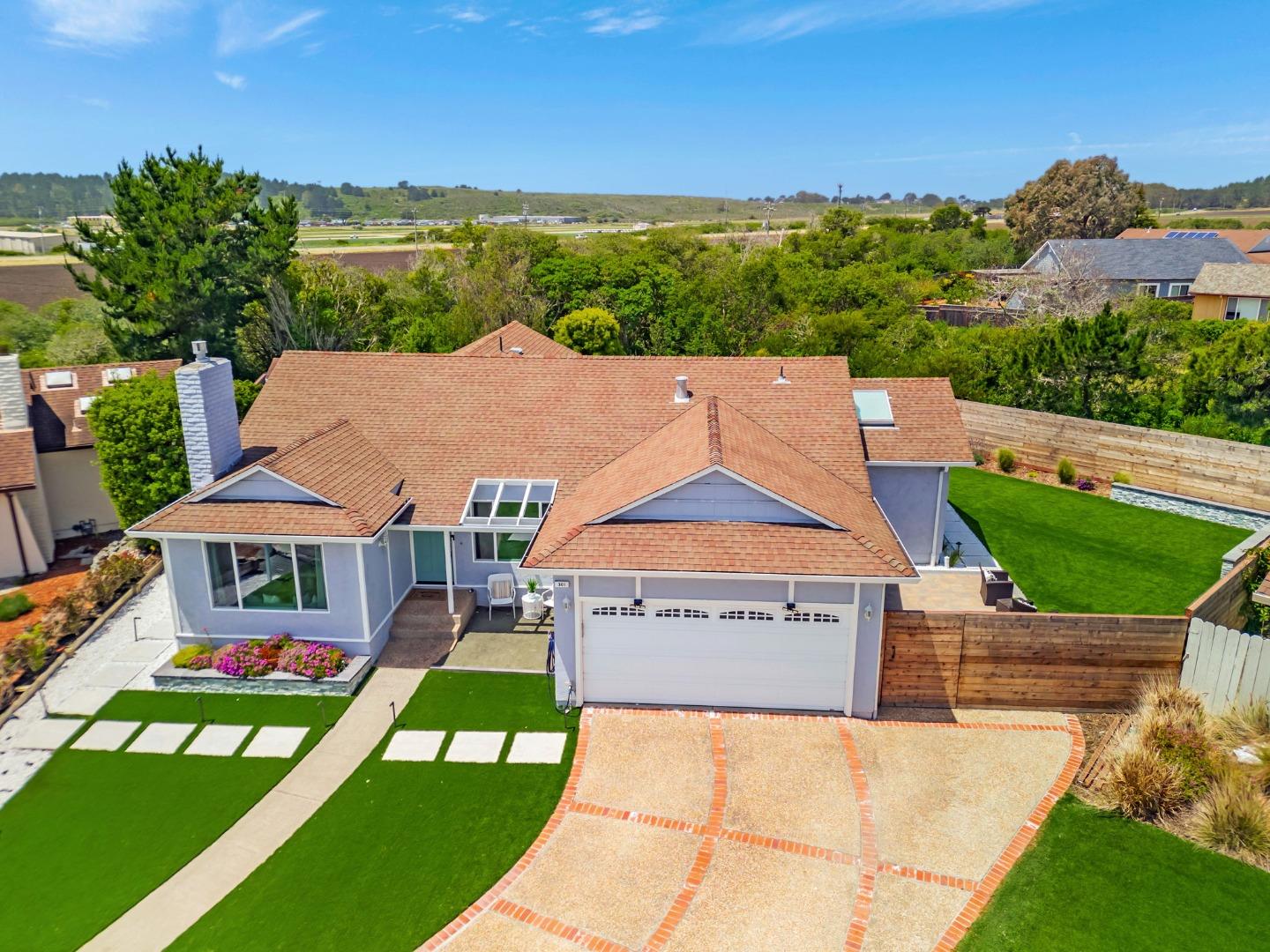 Detail Gallery Image 68 of 77 For 301 Shelter Cove Dr, El Granada,  CA 94019 - 3 Beds | 2 Baths