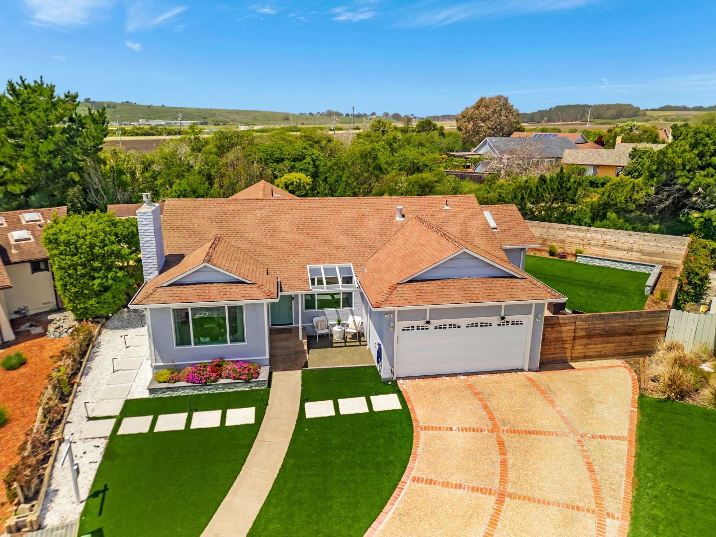 Detail Gallery Image 69 of 77 For 301 Shelter Cove Dr, El Granada,  CA 94019 - 3 Beds | 2 Baths
