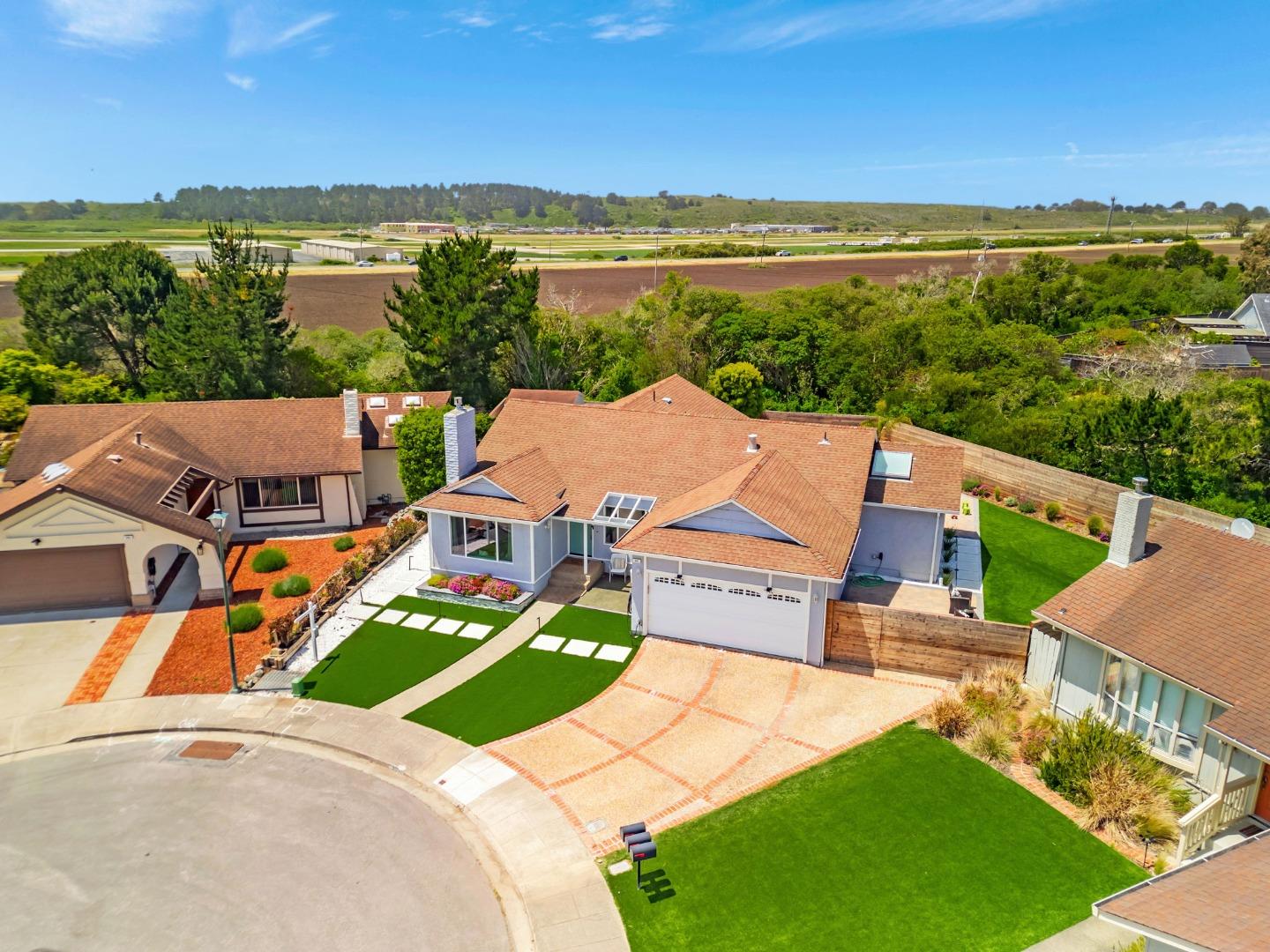 Detail Gallery Image 70 of 77 For 301 Shelter Cove Dr, El Granada,  CA 94019 - 3 Beds | 2 Baths