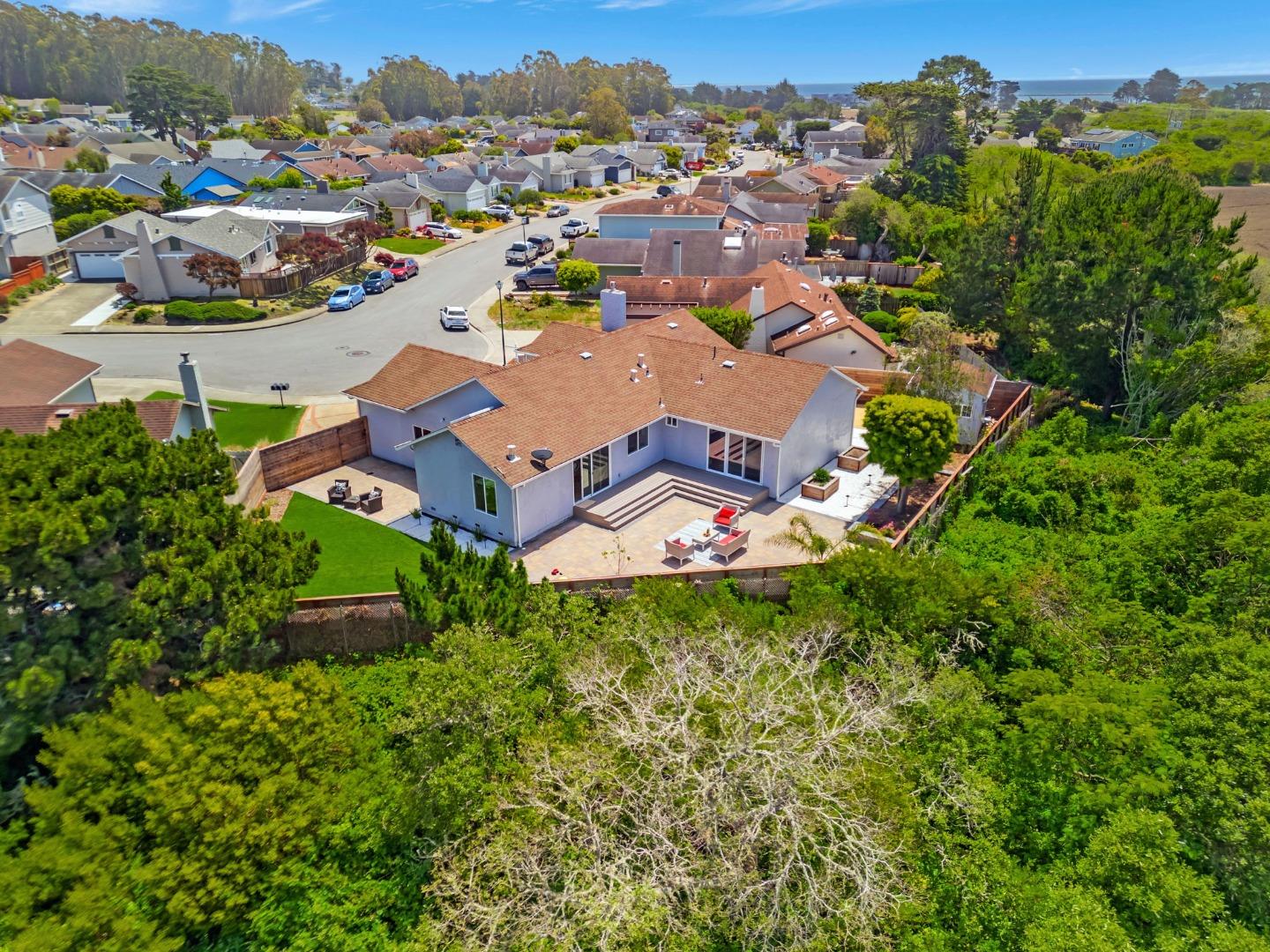 Detail Gallery Image 73 of 77 For 301 Shelter Cove Dr, El Granada,  CA 94019 - 3 Beds | 2 Baths