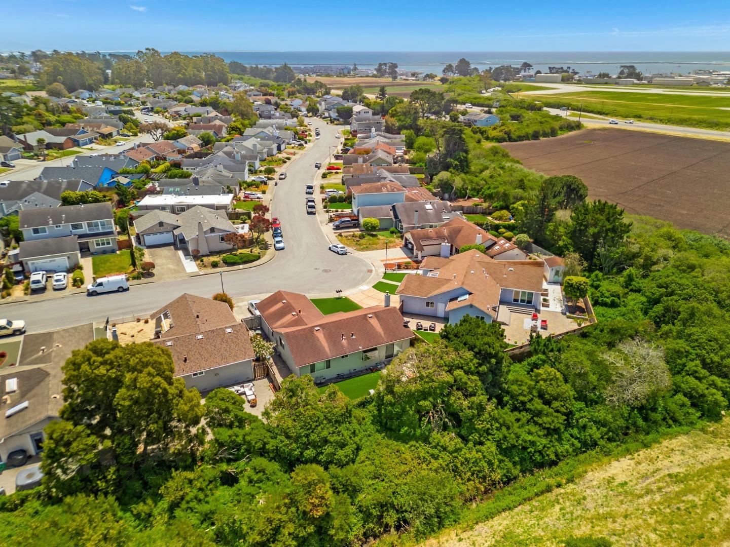 Detail Gallery Image 75 of 77 For 301 Shelter Cove Dr, El Granada,  CA 94019 - 3 Beds | 2 Baths