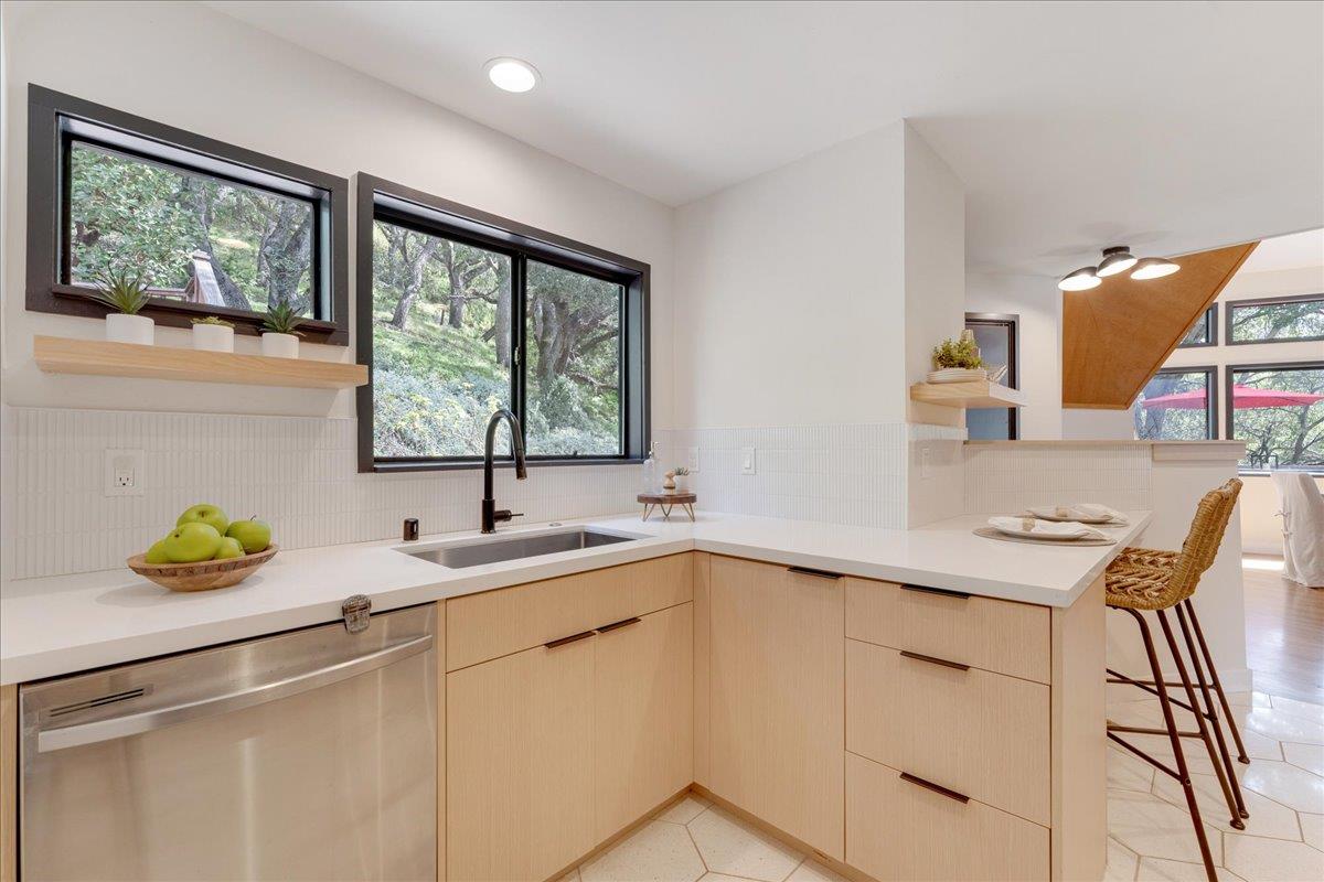 Detail Gallery Image 11 of 41 For 250 Homestead Trl, Santa Cruz,  CA 95060 - 4 Beds | 2 Baths