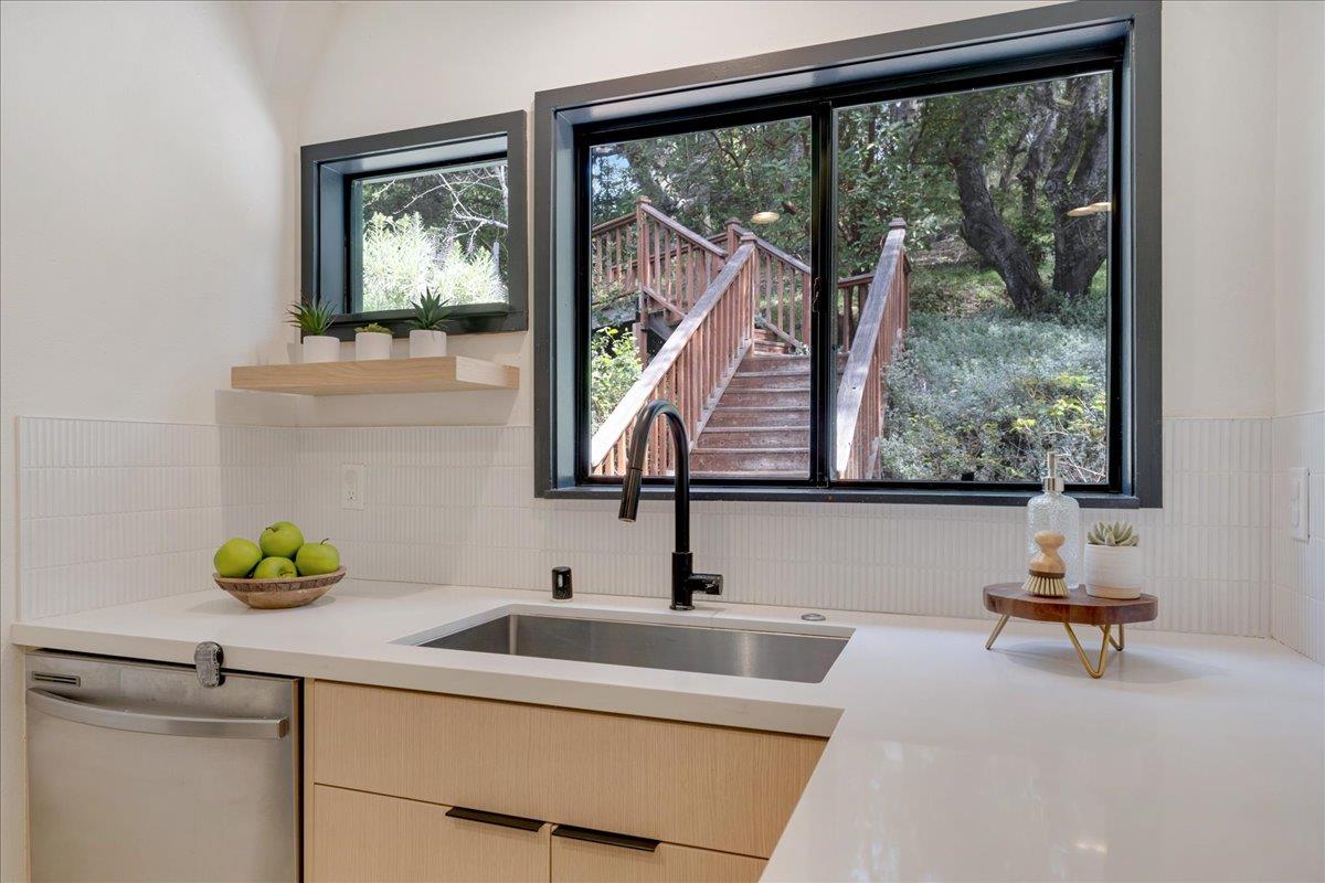 Detail Gallery Image 12 of 41 For 250 Homestead Trl, Santa Cruz,  CA 95060 - 4 Beds | 2 Baths
