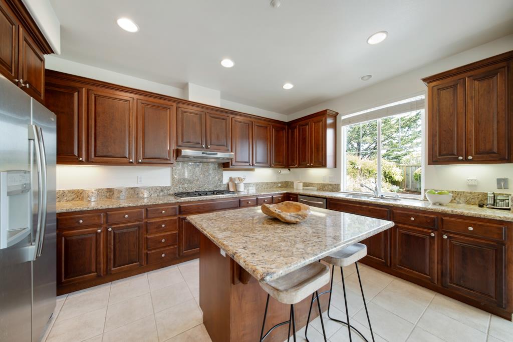 Detail Gallery Image 17 of 44 For 3509 Bering Dr, San Bruno,  CA 94066 - 4 Beds | 3 Baths