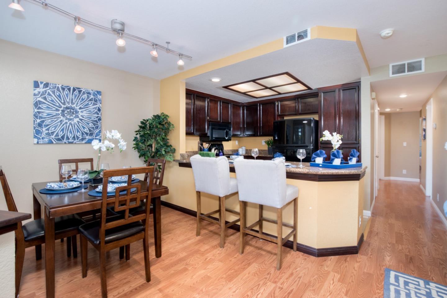 Detail Gallery Image 3 of 9 For 34 Cherry Crest Ln, San Jose,  CA 95136 - 2 Beds | 2 Baths