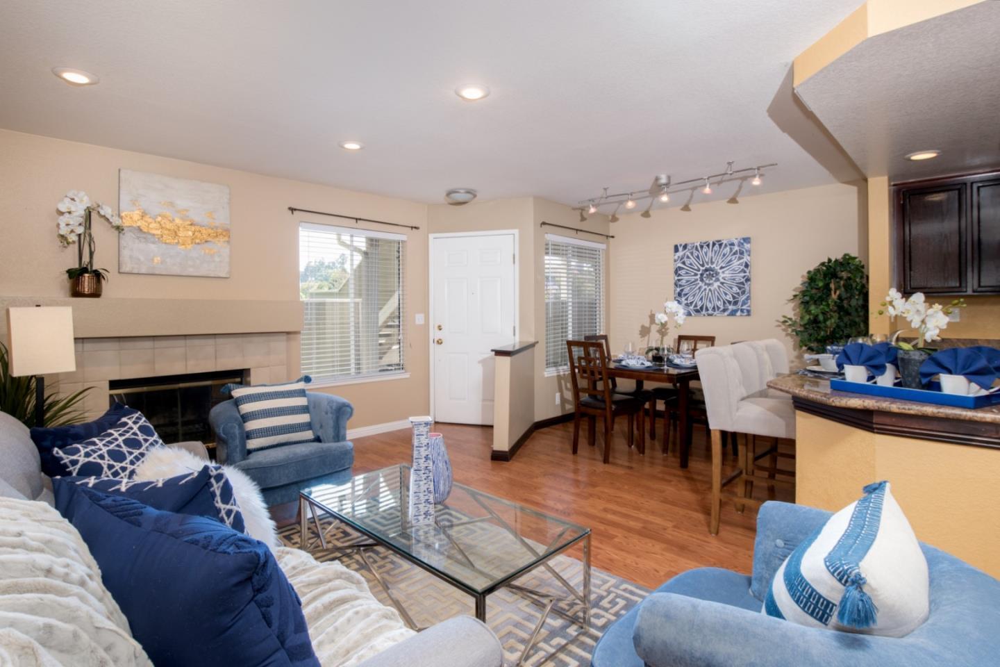 Detail Gallery Image 4 of 9 For 34 Cherry Crest Ln, San Jose,  CA 95136 - 2 Beds | 2 Baths