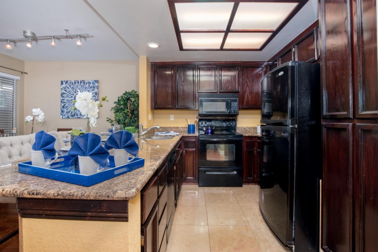 Detail Gallery Image 5 of 9 For 34 Cherry Crest Ln, San Jose,  CA 95136 - 2 Beds | 2 Baths