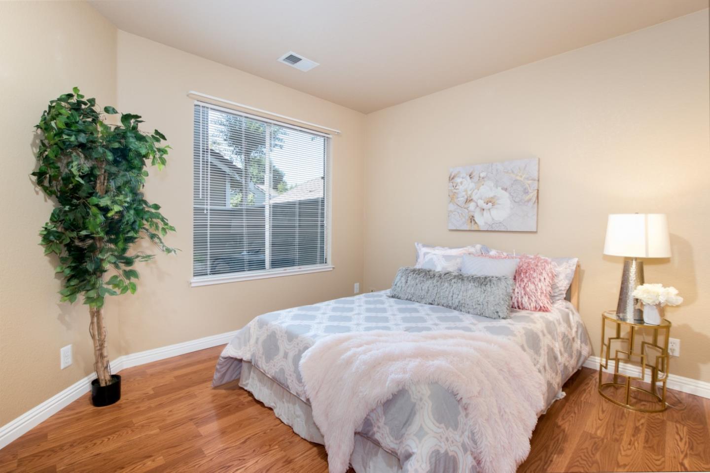 Detail Gallery Image 6 of 9 For 34 Cherry Crest Ln, San Jose,  CA 95136 - 2 Beds | 2 Baths
