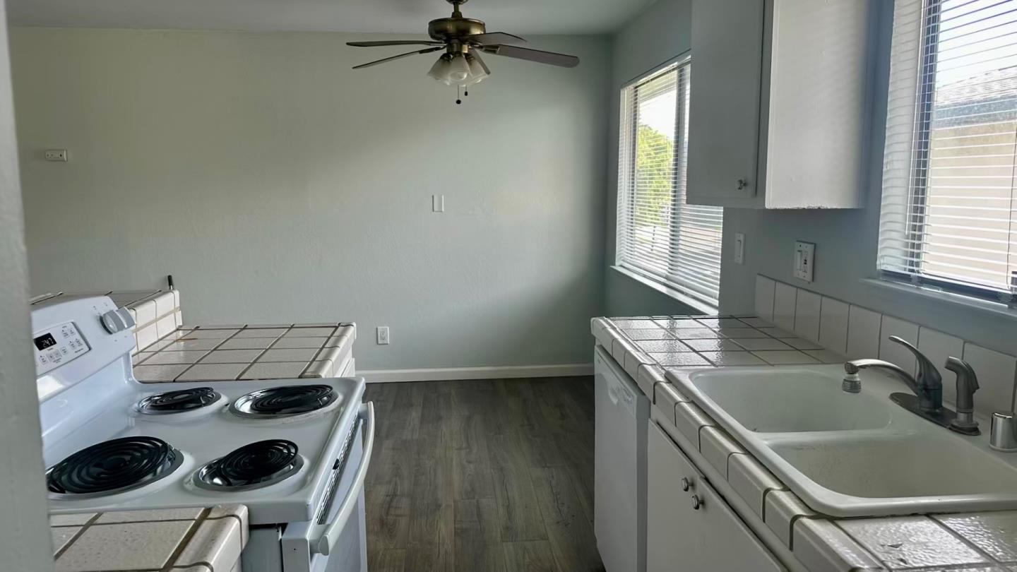 Detail Gallery Image 3 of 16 For 337 Blossom Hill Rd #4,  San Jose,  CA 95123 - 2 Beds | 1 Baths