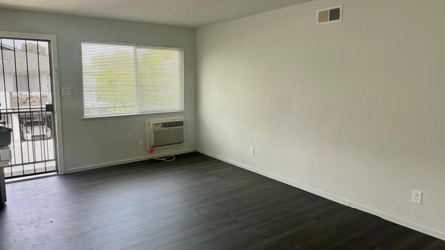 Detail Gallery Image 7 of 16 For 337 Blossom Hill Rd #4,  San Jose,  CA 95123 - 2 Beds | 1 Baths