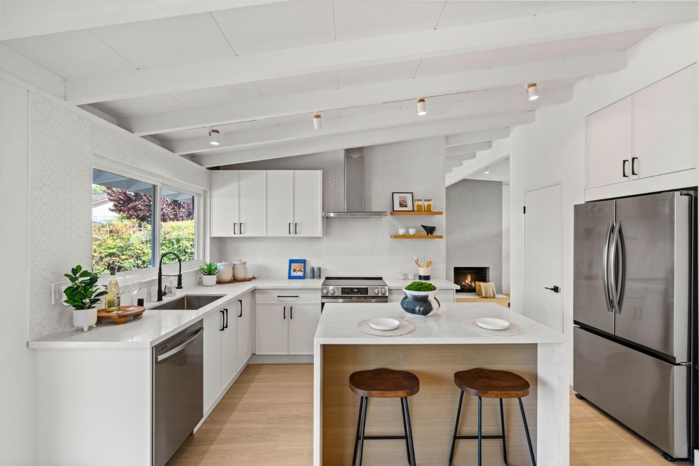Detail Gallery Image 13 of 37 For 213 Thompson Sq, Mountain View,  CA 94043 - 3 Beds | 2 Baths