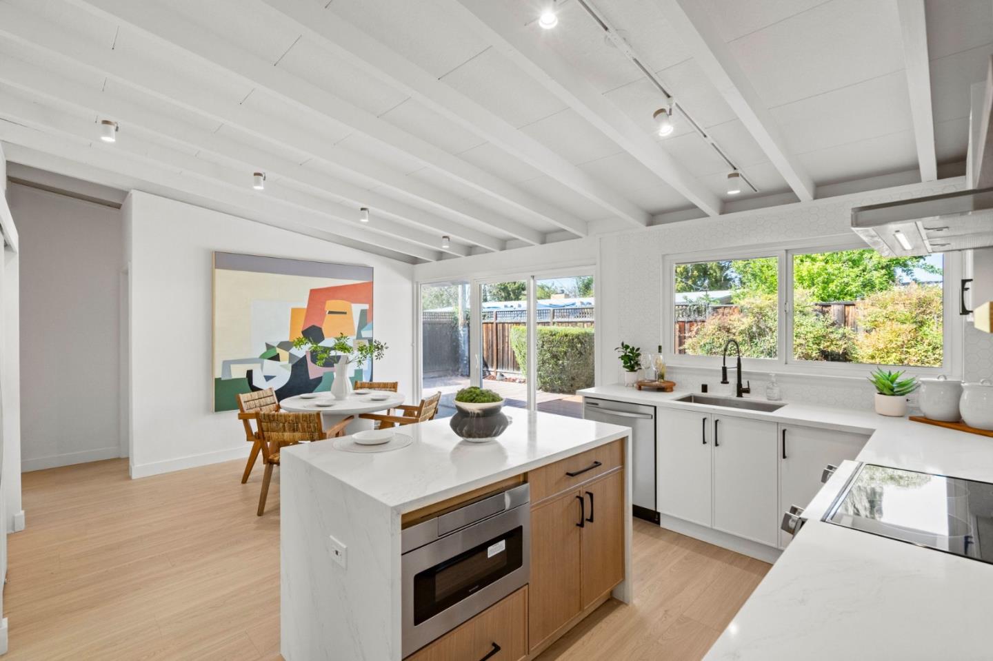 Detail Gallery Image 16 of 37 For 213 Thompson Sq, Mountain View,  CA 94043 - 3 Beds | 2 Baths