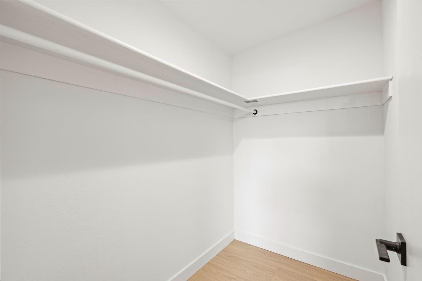 Detail Gallery Image 21 of 37 For 213 Thompson Sq, Mountain View,  CA 94043 - 3 Beds | 2 Baths