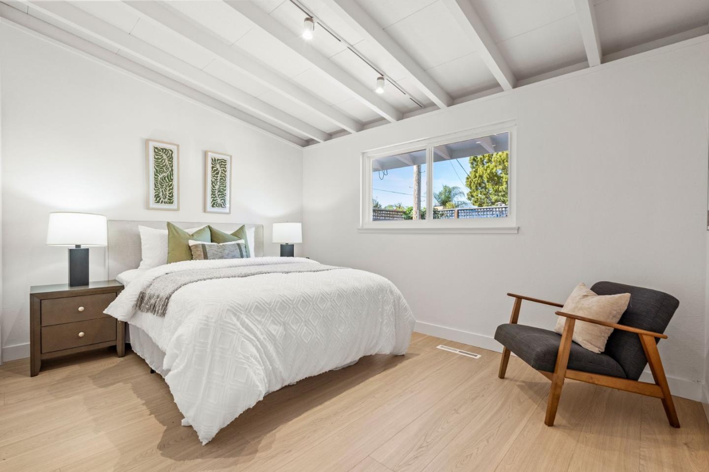 Detail Gallery Image 25 of 37 For 213 Thompson Sq, Mountain View,  CA 94043 - 3 Beds | 2 Baths