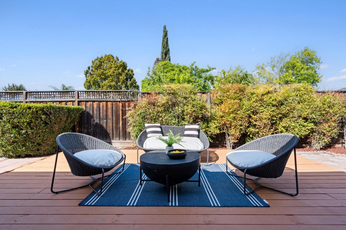 Detail Gallery Image 33 of 37 For 213 Thompson Sq, Mountain View,  CA 94043 - 3 Beds | 2 Baths