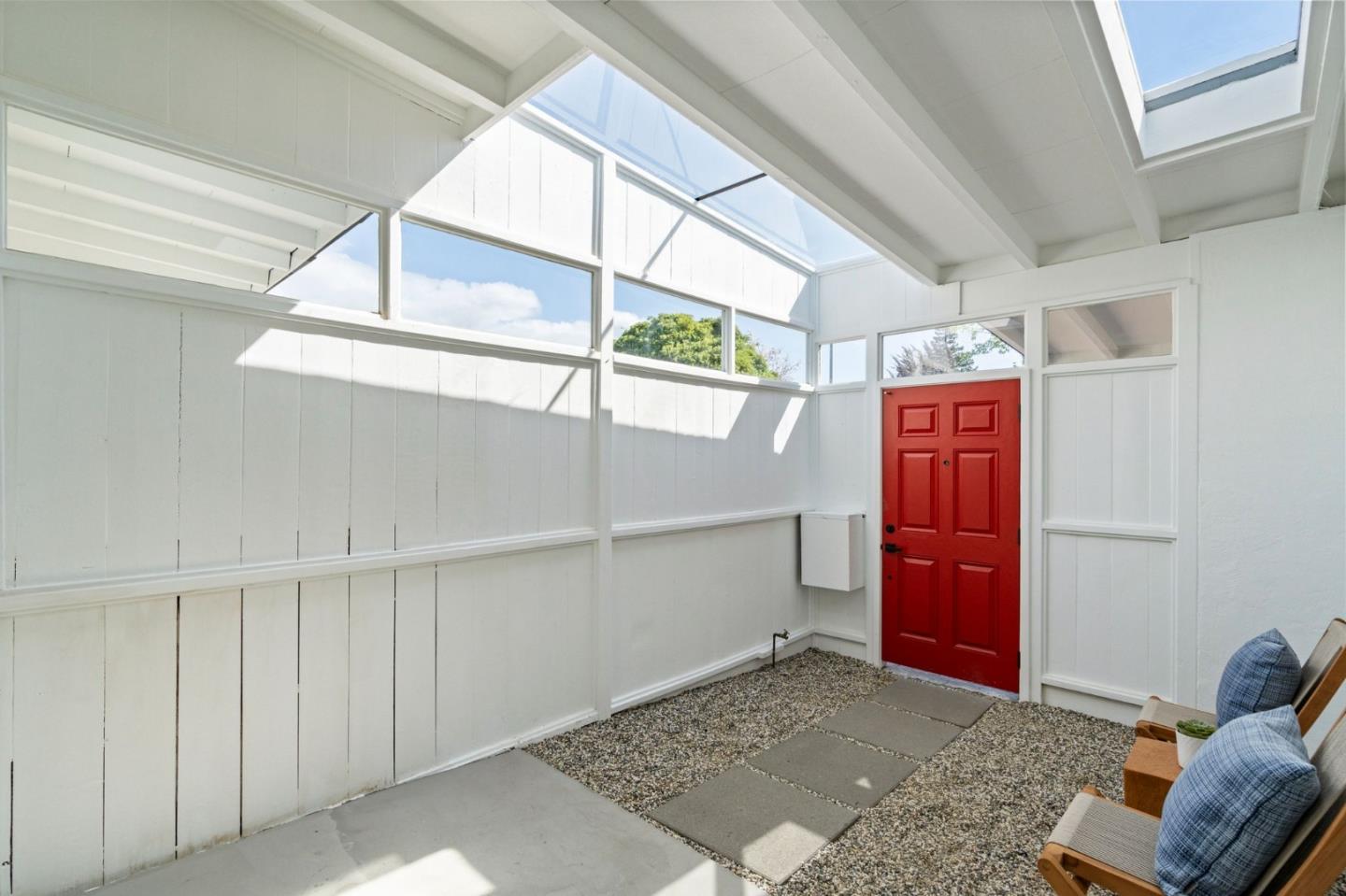Detail Gallery Image 6 of 37 For 213 Thompson Sq, Mountain View,  CA 94043 - 3 Beds | 2 Baths