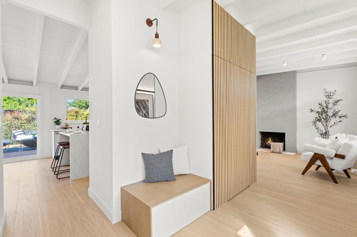Detail Gallery Image 7 of 37 For 213 Thompson Sq, Mountain View,  CA 94043 - 3 Beds | 2 Baths