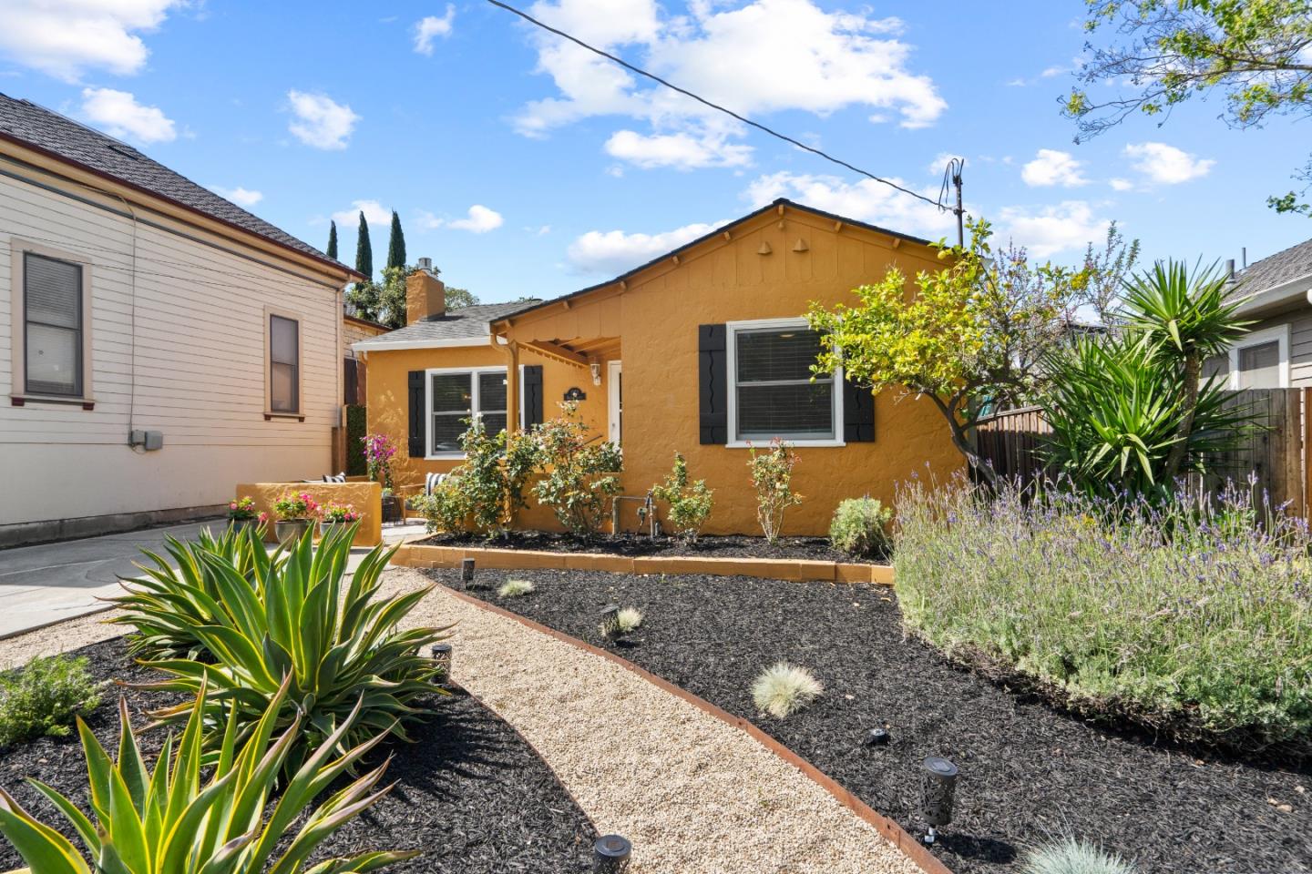 Detail Gallery Image 2 of 88 For 1253 Hester Ave, San Jose,  CA 95126 - 3 Beds | 1/1 Baths