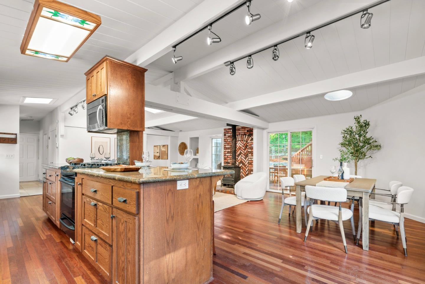 Detail Gallery Image 5 of 64 For 107 Maywood Dr, Boulder Creek,  CA 95006 - 3 Beds | 1/1 Baths
