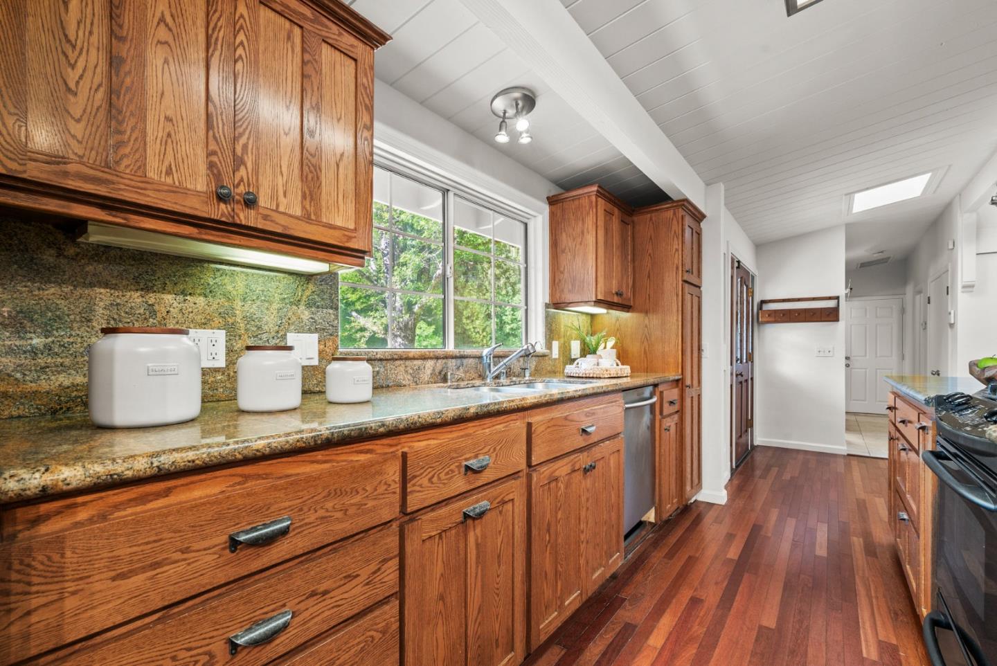 Detail Gallery Image 6 of 64 For 107 Maywood Dr, Boulder Creek,  CA 95006 - 3 Beds | 1/1 Baths
