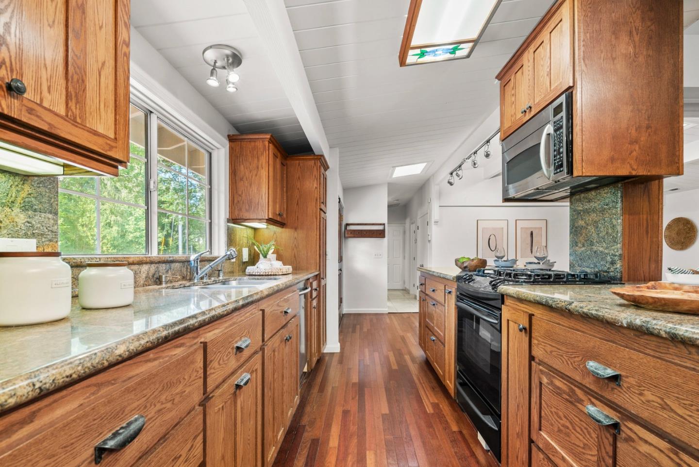 Detail Gallery Image 7 of 64 For 107 Maywood Dr, Boulder Creek,  CA 95006 - 3 Beds | 1/1 Baths