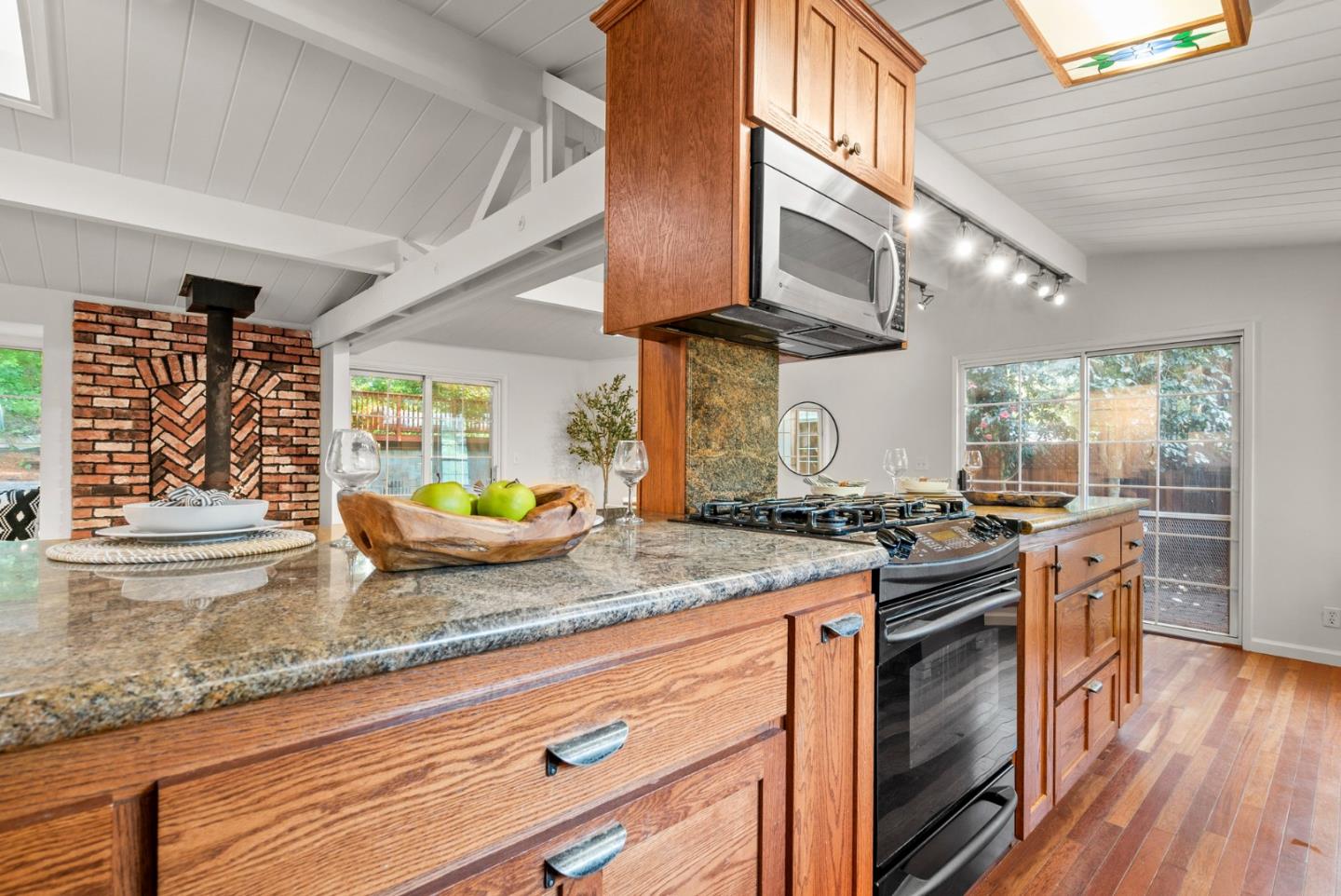 Detail Gallery Image 8 of 64 For 107 Maywood Dr, Boulder Creek,  CA 95006 - 3 Beds | 1/1 Baths