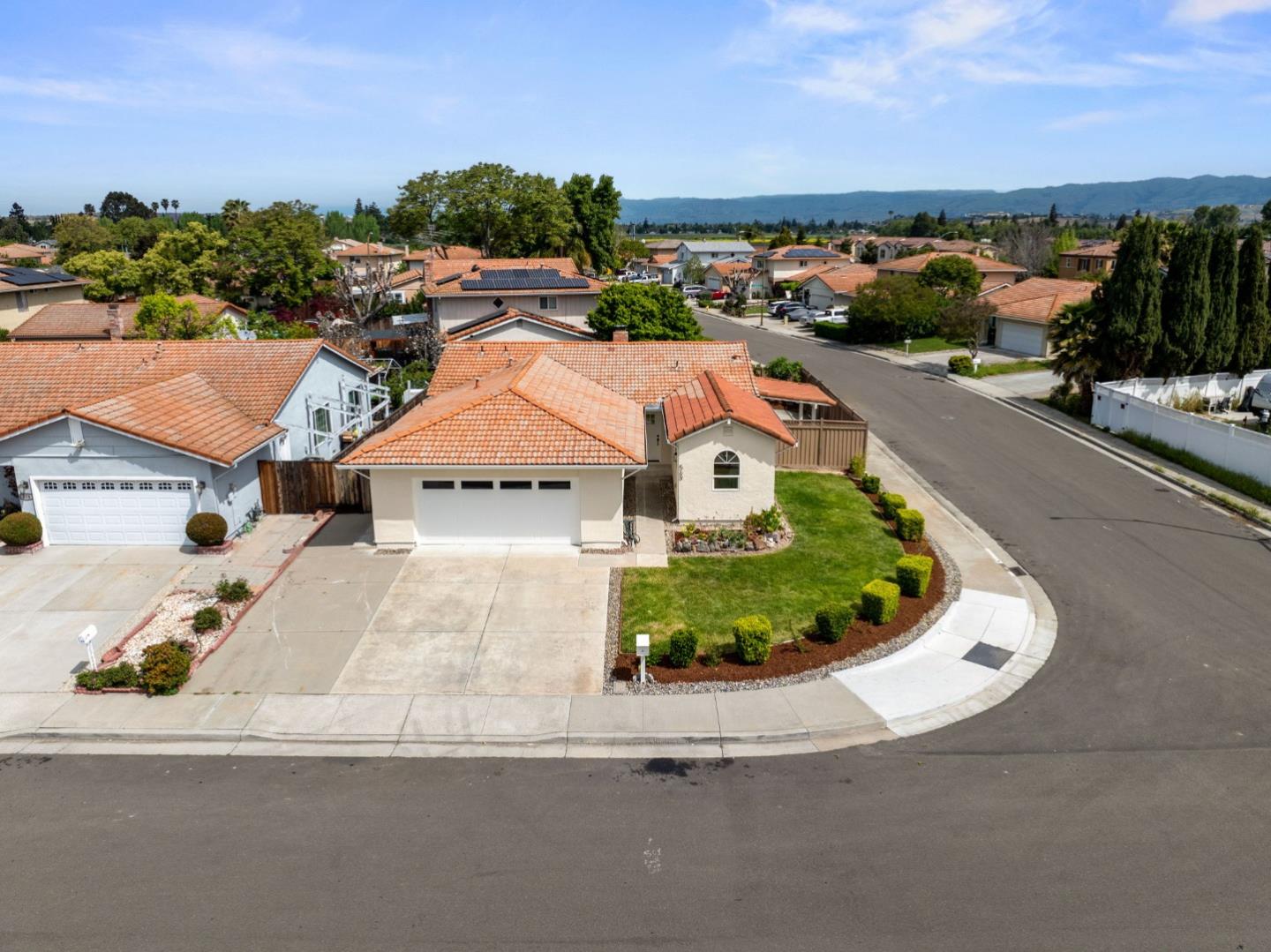 Detail Gallery Image 3 of 31 For 569 Blairburry Way, San Jose,  CA 95123 - 3 Beds | 2 Baths