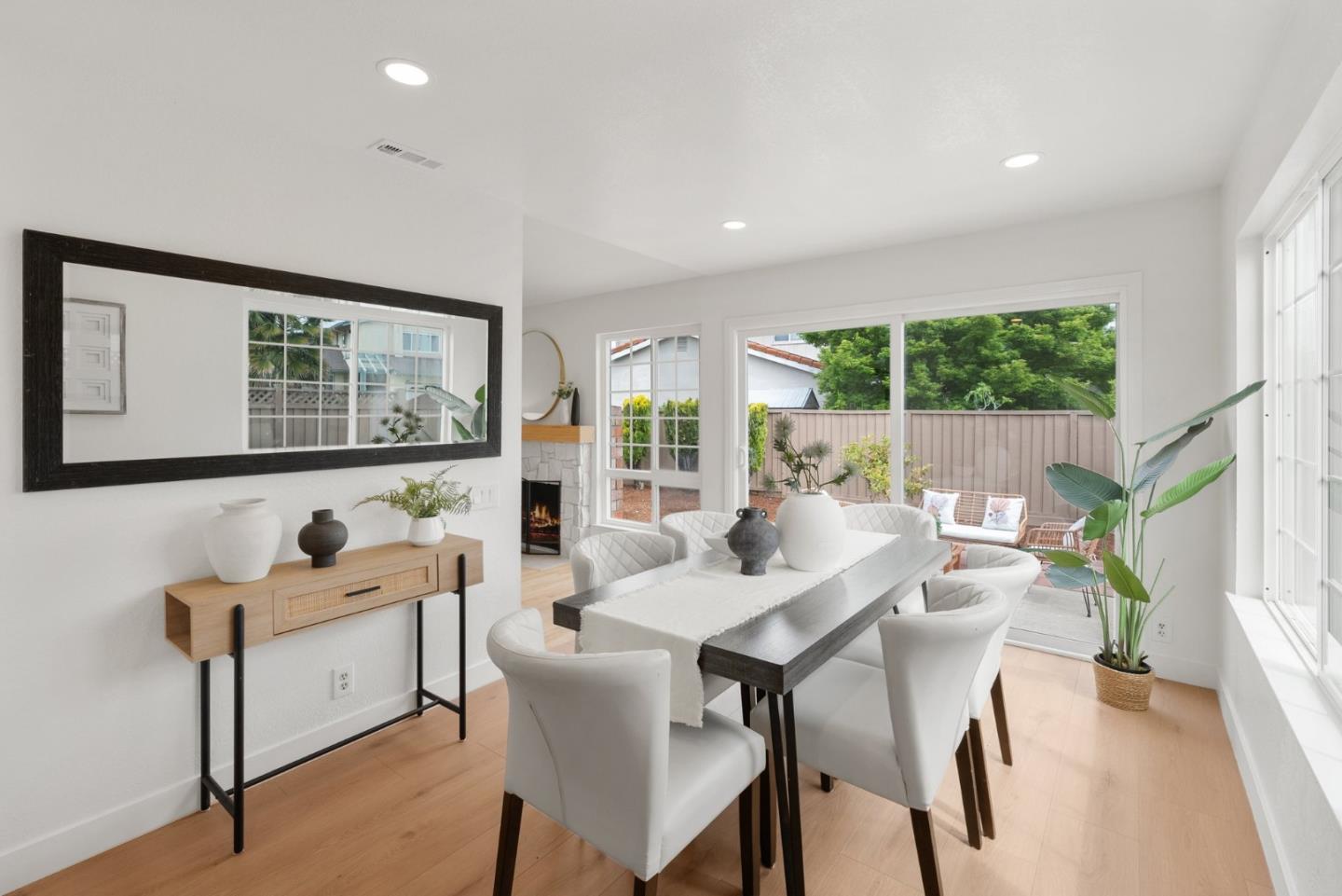 Detail Gallery Image 7 of 31 For 569 Blairburry Way, San Jose,  CA 95123 - 3 Beds | 2 Baths