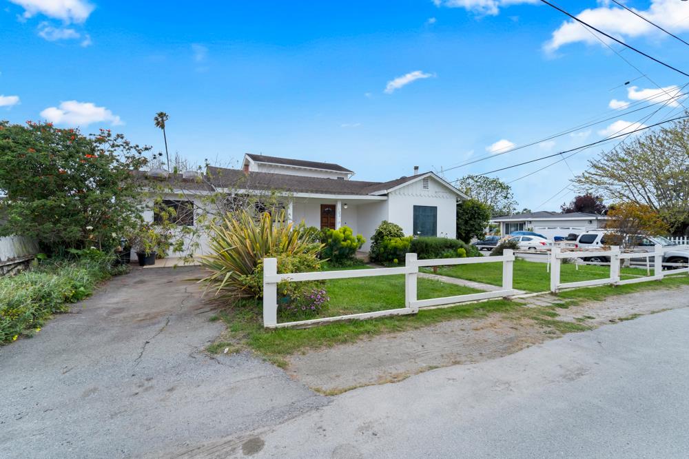 Detail Gallery Image 4 of 42 For 102 Dick Phelps Rd, Watsonville,  CA 95076 - 4 Beds | 2 Baths