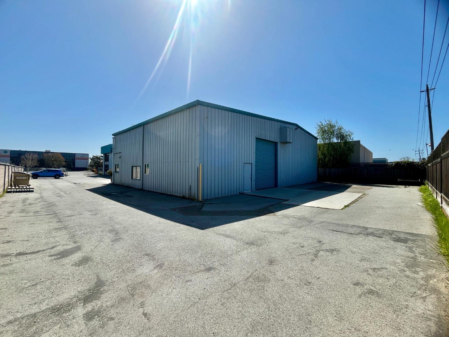 Detail Gallery Image 3 of 15 For 18 Hangar Way a,  Watsonville,  CA 95076 - – Beds | – Baths