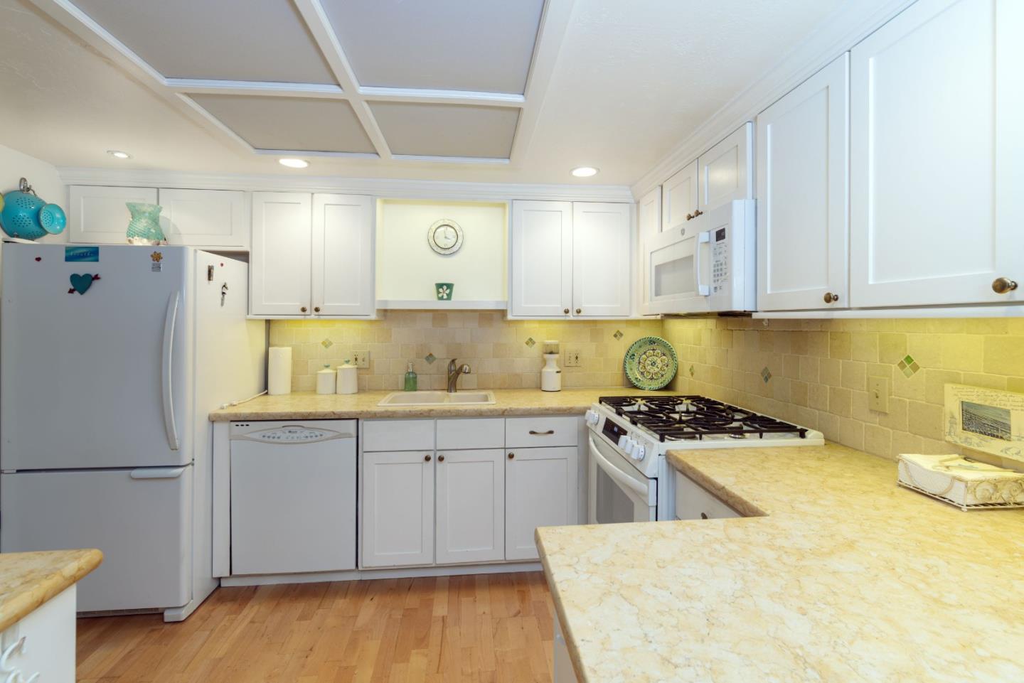 Detail Gallery Image 12 of 33 For 3024 Buckingham Ln #14,  Santa Cruz,  CA 95062 - 2 Beds | 1/1 Baths