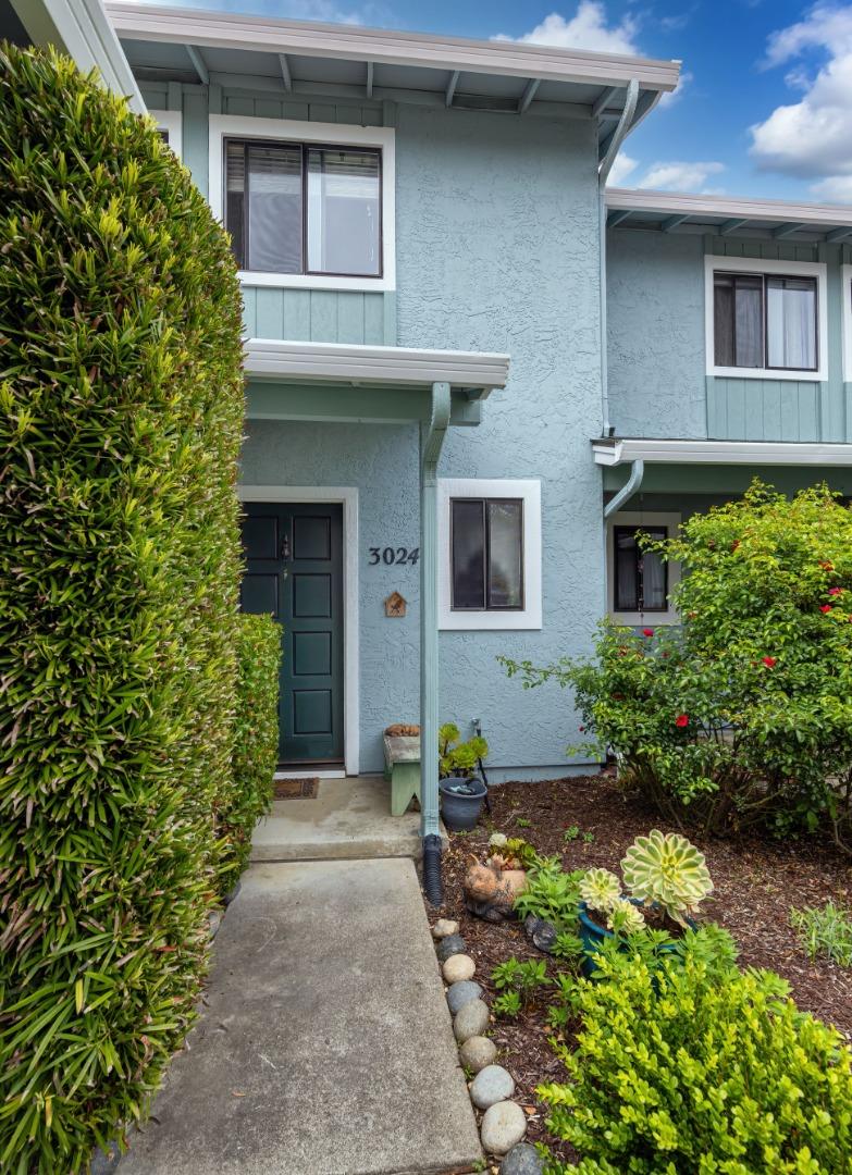 Detail Gallery Image 3 of 33 For 3024 Buckingham Ln #14,  Santa Cruz,  CA 95062 - 2 Beds | 1/1 Baths