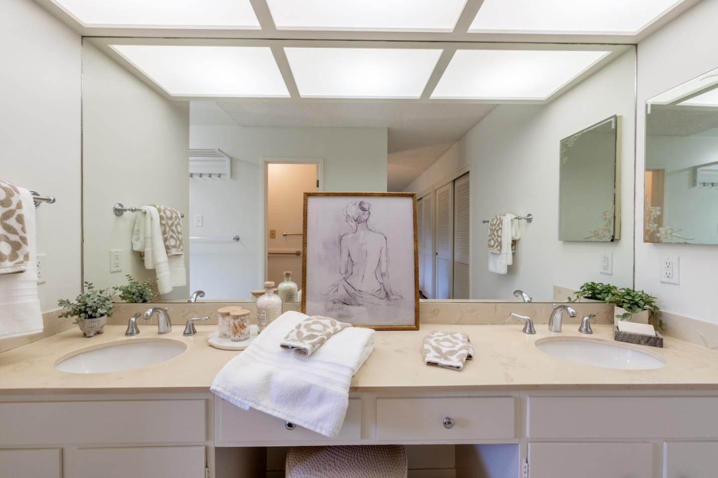 Detail Gallery Image 10 of 21 For 56 Skyline Crest Dr, Monterey,  CA 93940 - 3 Beds | 3 Baths