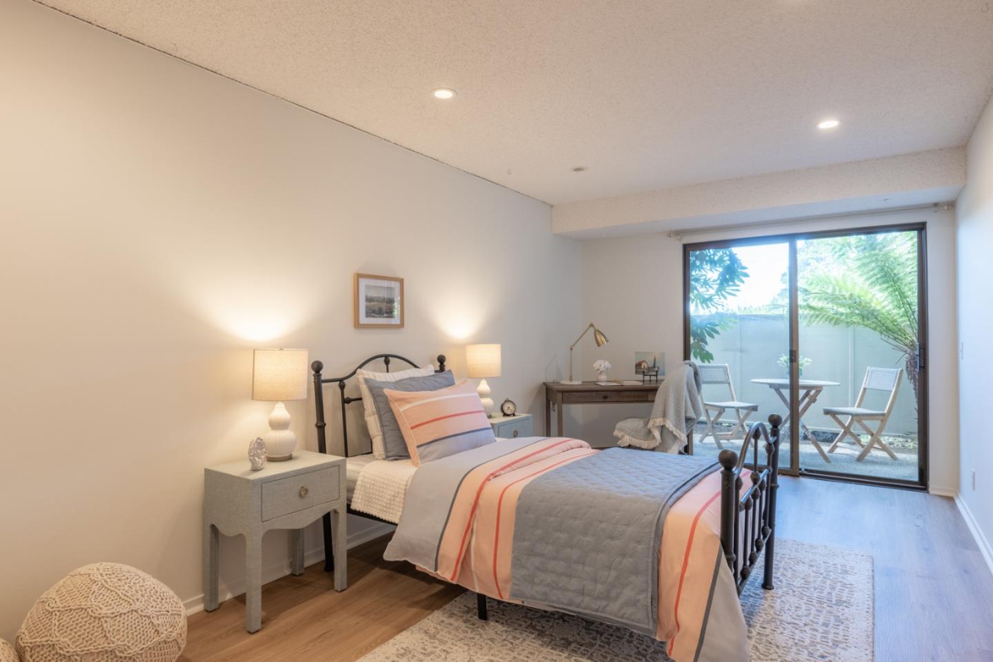 Detail Gallery Image 13 of 21 For 56 Skyline Crest Dr, Monterey,  CA 93940 - 3 Beds | 3 Baths