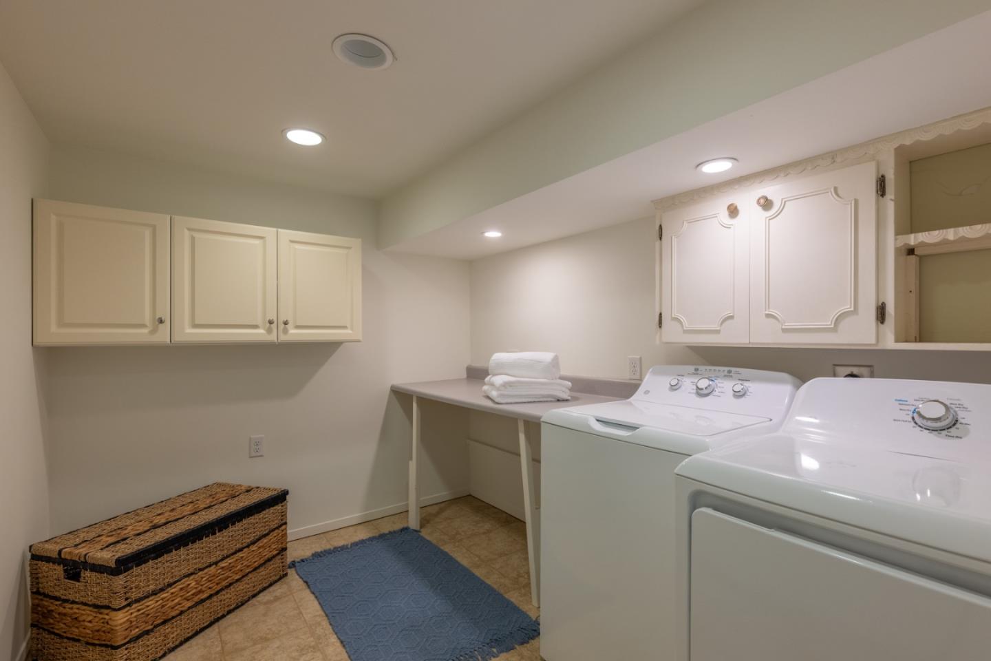 Detail Gallery Image 16 of 21 For 56 Skyline Crest Dr, Monterey,  CA 93940 - 3 Beds | 3 Baths