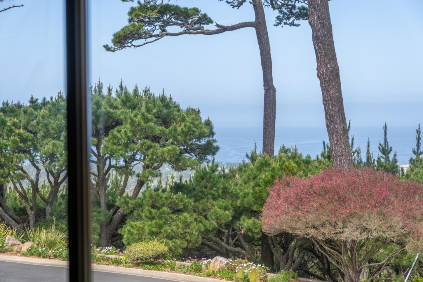 Detail Gallery Image 19 of 21 For 56 Skyline Crest Dr, Monterey,  CA 93940 - 3 Beds | 3 Baths