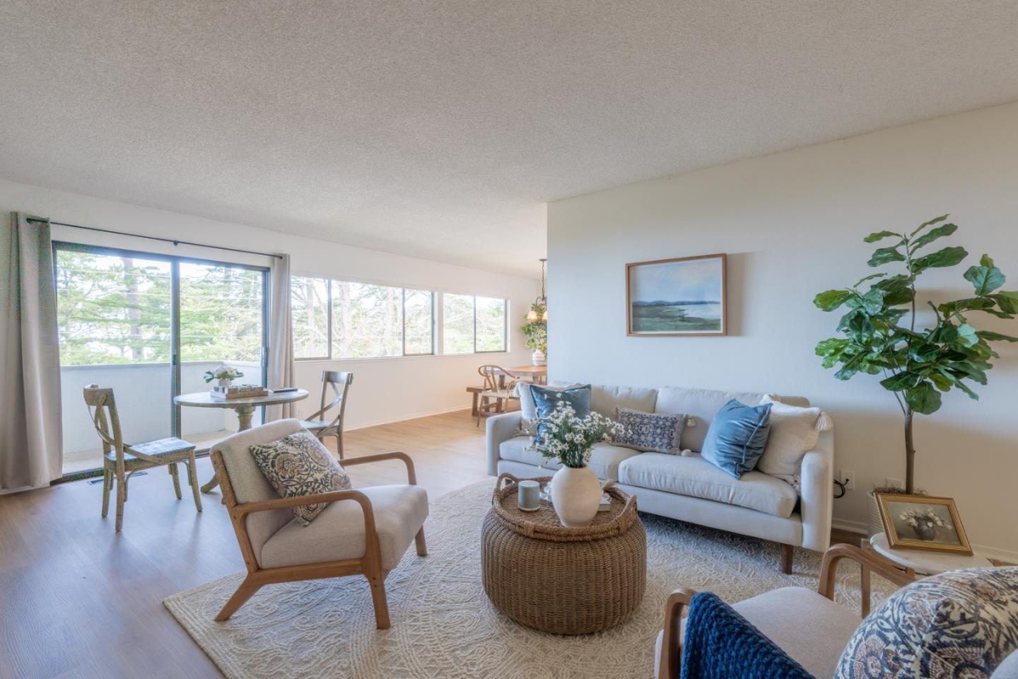 Detail Gallery Image 4 of 21 For 56 Skyline Crest Dr, Monterey,  CA 93940 - 3 Beds | 3 Baths