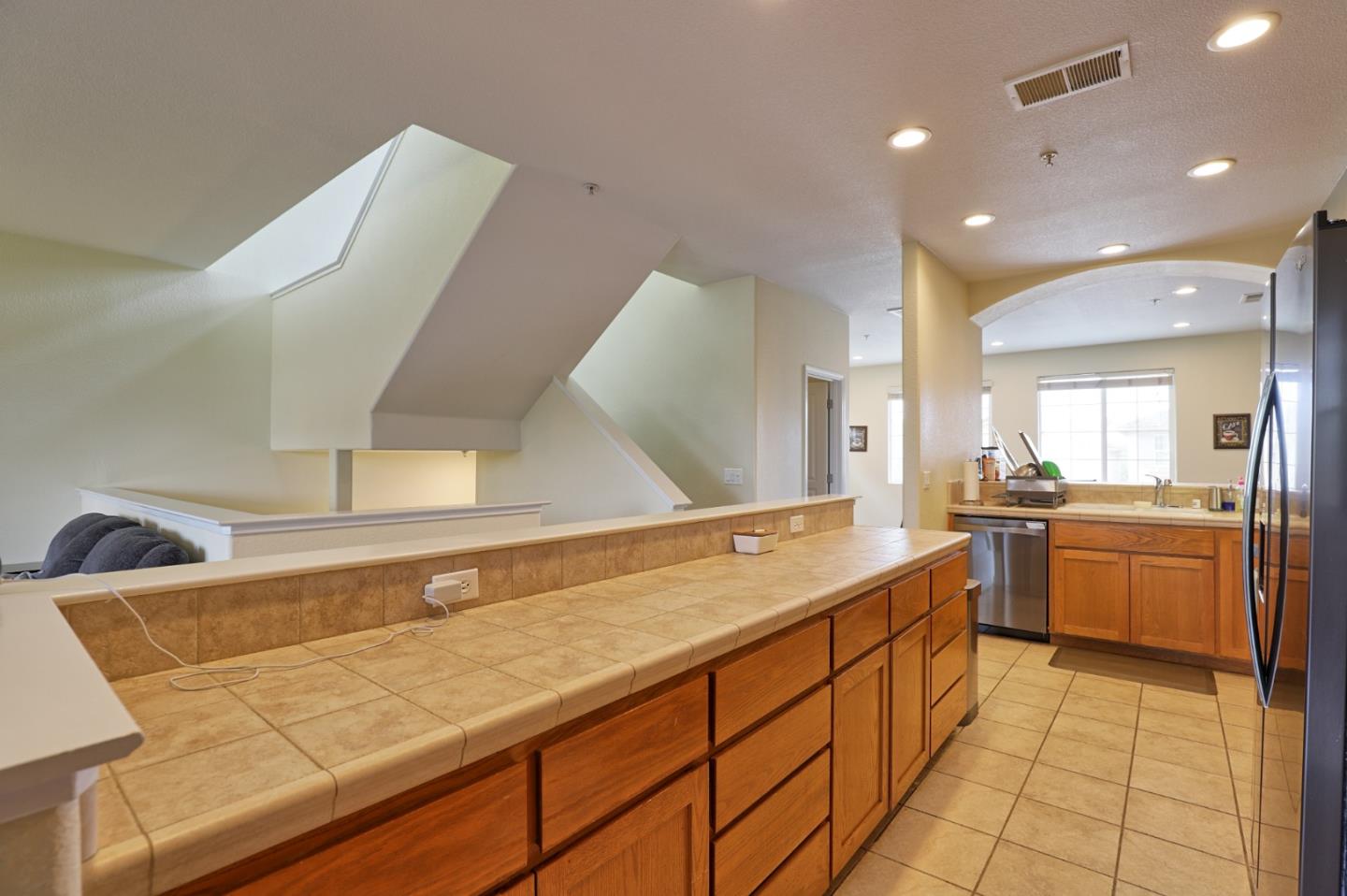 Detail Gallery Image 10 of 25 For 542 Manzana St, Watsonville,  CA 95076 - 4 Beds | 2/1 Baths