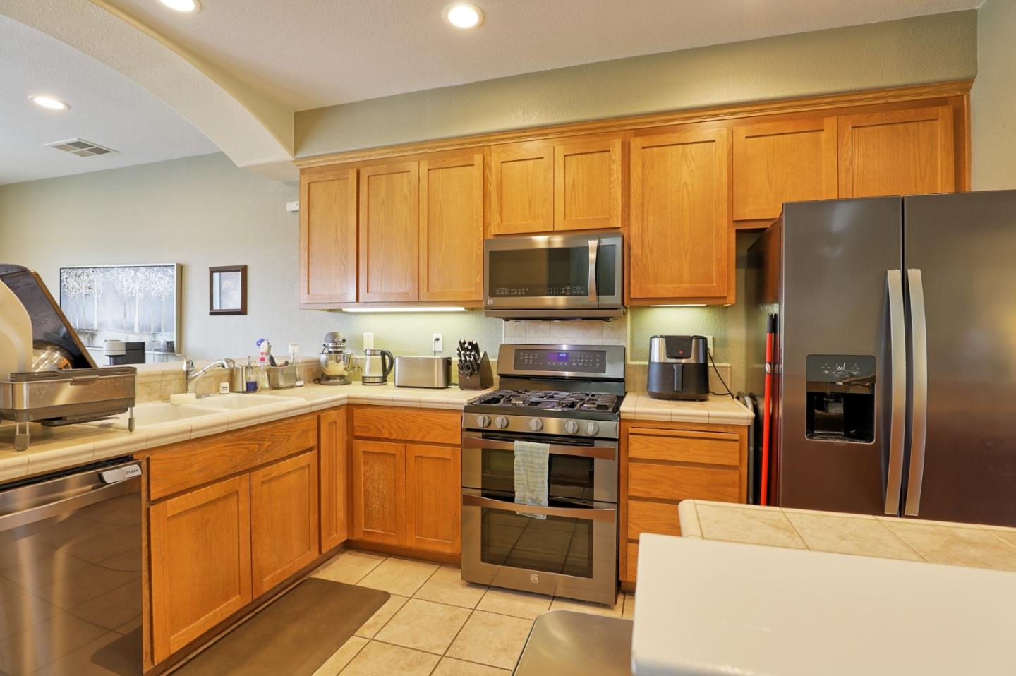 Detail Gallery Image 11 of 25 For 542 Manzana St, Watsonville,  CA 95076 - 4 Beds | 2/1 Baths