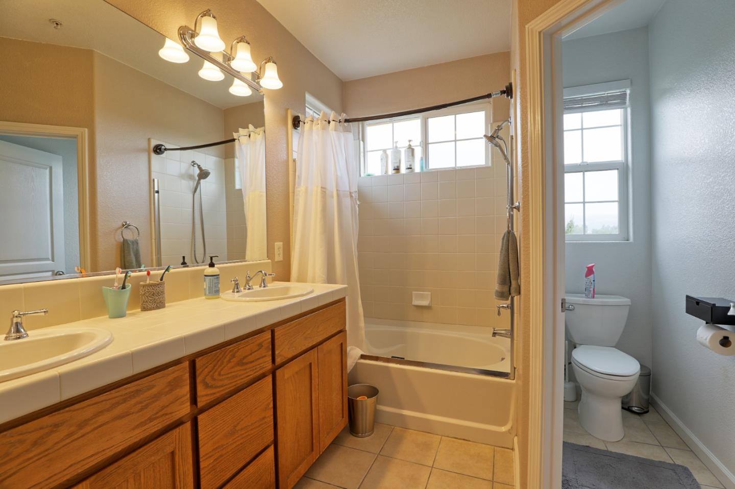 Detail Gallery Image 18 of 25 For 542 Manzana St, Watsonville,  CA 95076 - 4 Beds | 2/1 Baths