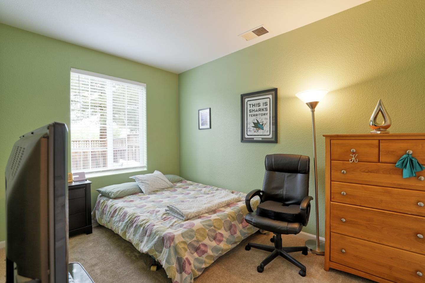 Detail Gallery Image 2 of 25 For 542 Manzana St, Watsonville,  CA 95076 - 4 Beds | 2/1 Baths