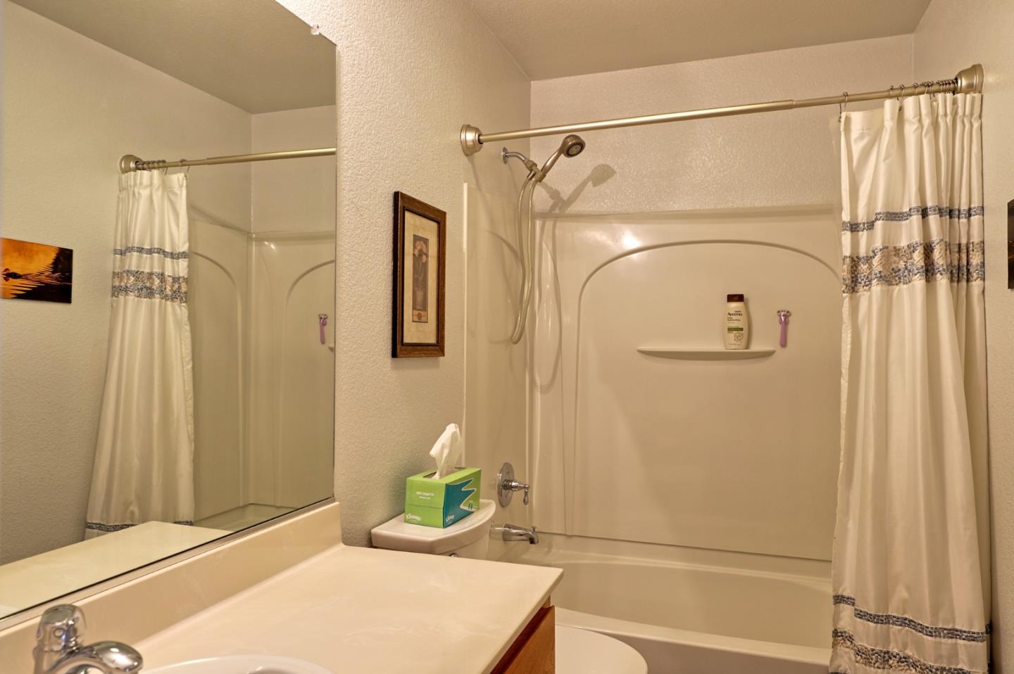 Detail Gallery Image 5 of 25 For 542 Manzana St, Watsonville,  CA 95076 - 4 Beds | 2/1 Baths
