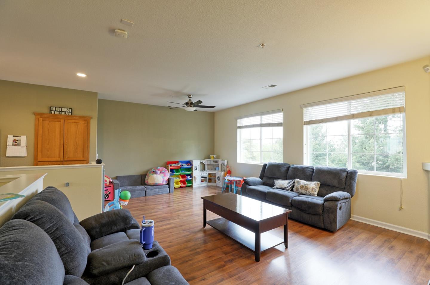 Detail Gallery Image 8 of 25 For 542 Manzana St, Watsonville,  CA 95076 - 4 Beds | 2/1 Baths