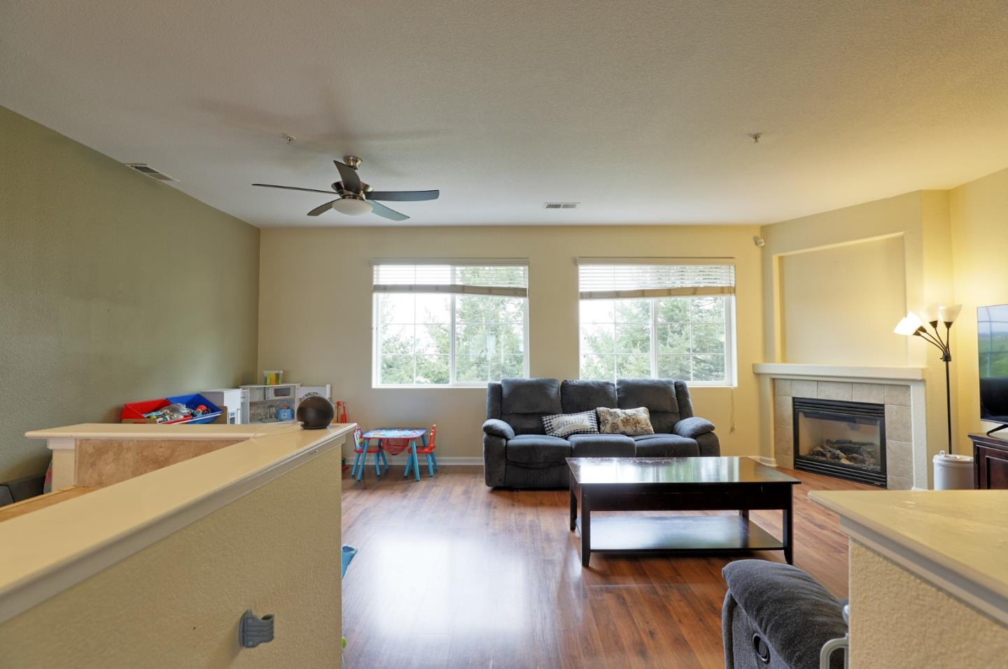 Detail Gallery Image 9 of 25 For 542 Manzana St, Watsonville,  CA 95076 - 4 Beds | 2/1 Baths