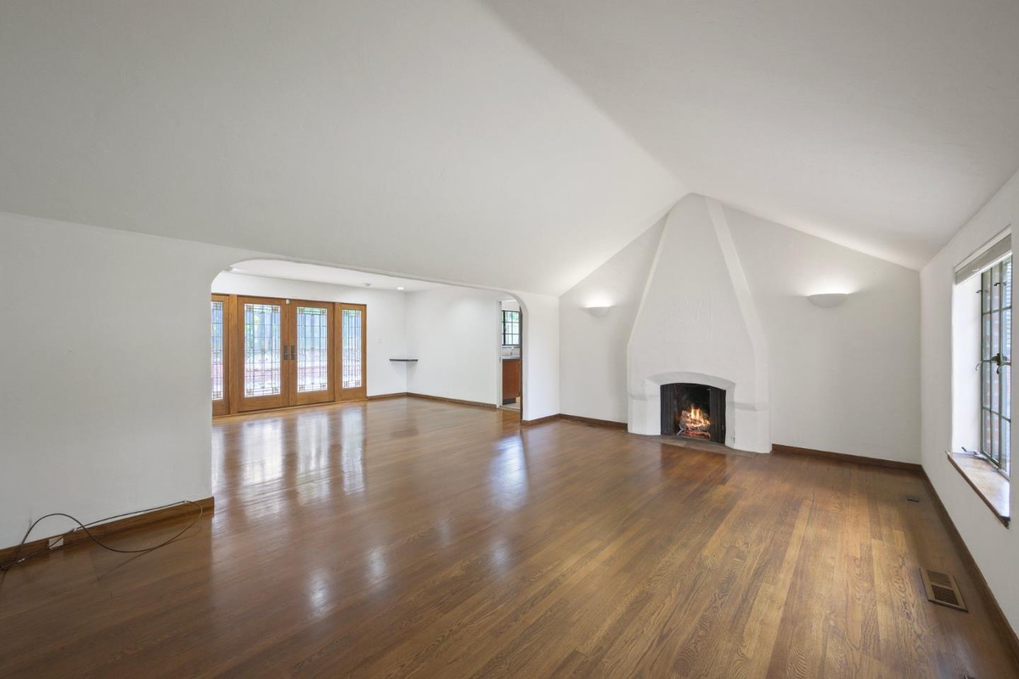 Detail Gallery Image 11 of 18 For 15581 Glen Una Dr, Los Gatos,  CA 95030 - 4 Beds | 3/2 Baths