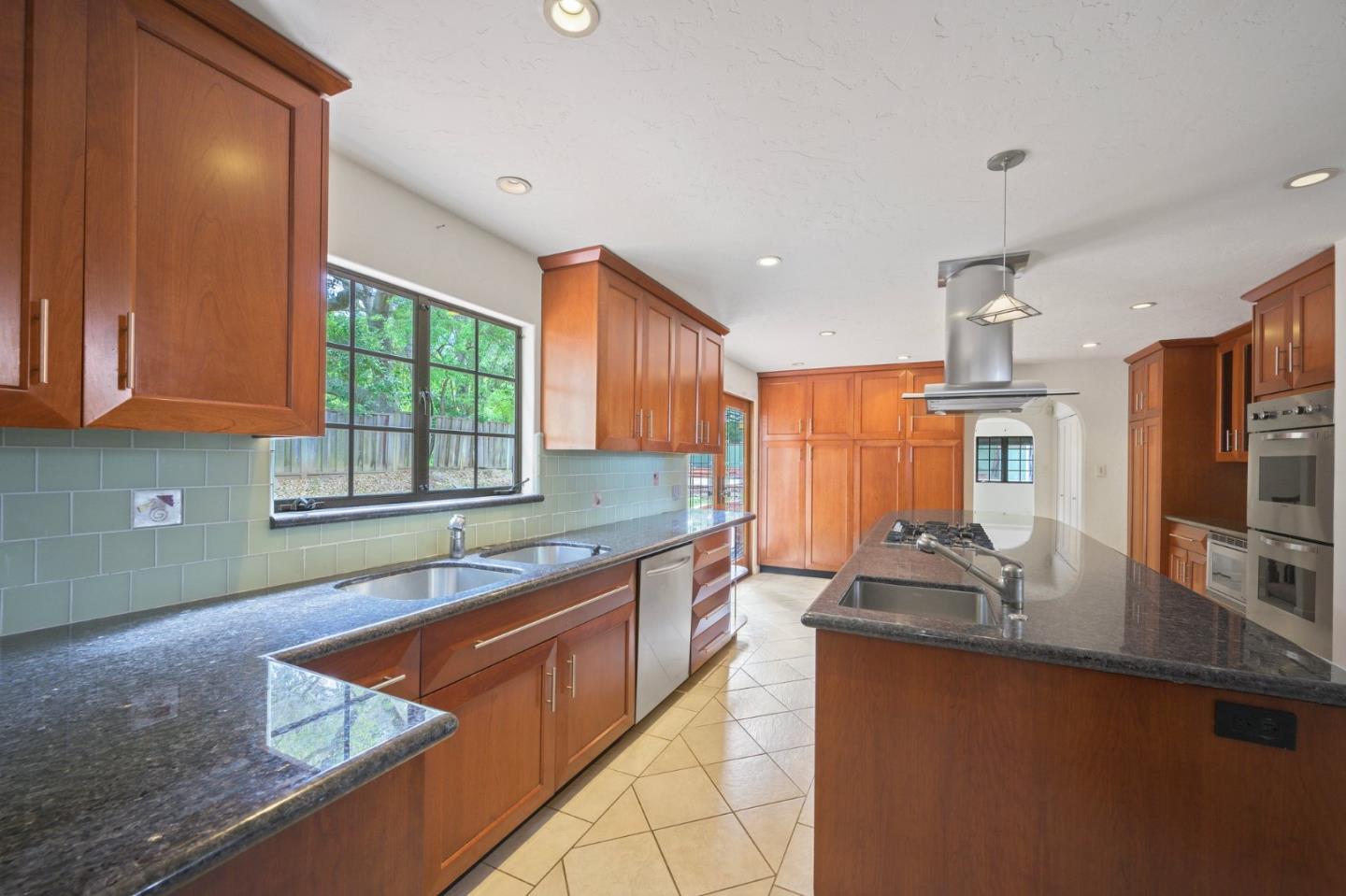 Detail Gallery Image 13 of 18 For 15581 Glen Una Dr, Los Gatos,  CA 95030 - 4 Beds | 3/2 Baths