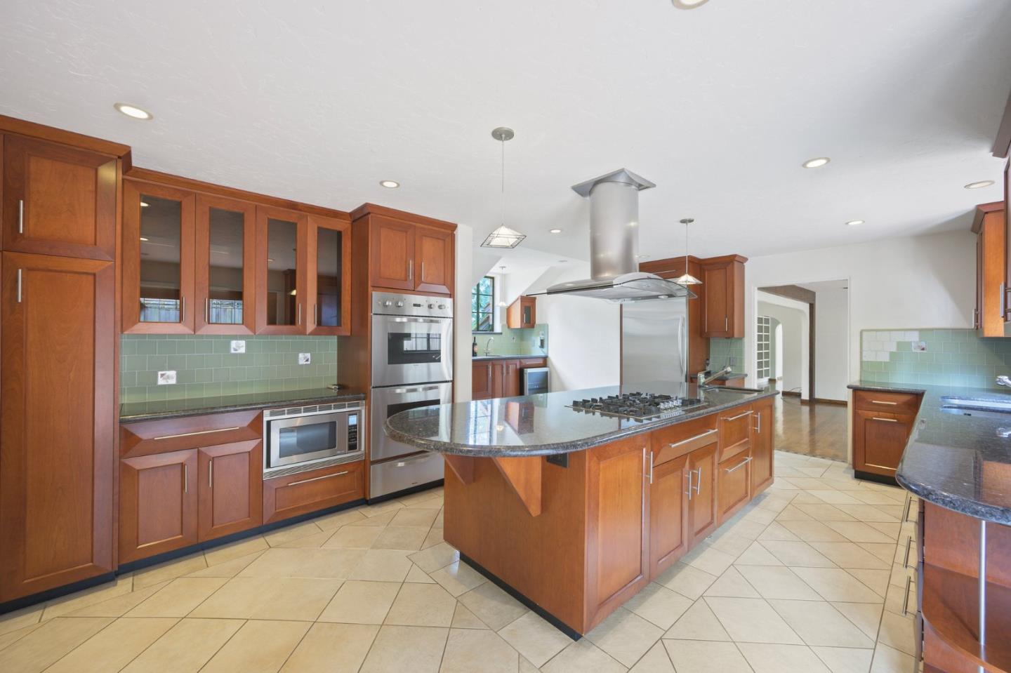 Detail Gallery Image 14 of 18 For 15581 Glen Una Dr, Los Gatos,  CA 95030 - 4 Beds | 3/2 Baths