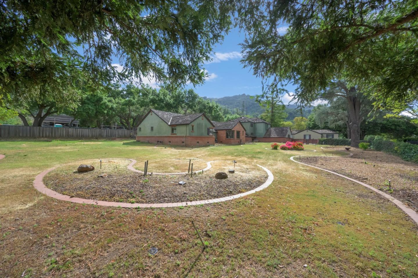 Detail Gallery Image 6 of 18 For 15581 Glen Una Dr, Los Gatos,  CA 95030 - 4 Beds | 3/2 Baths