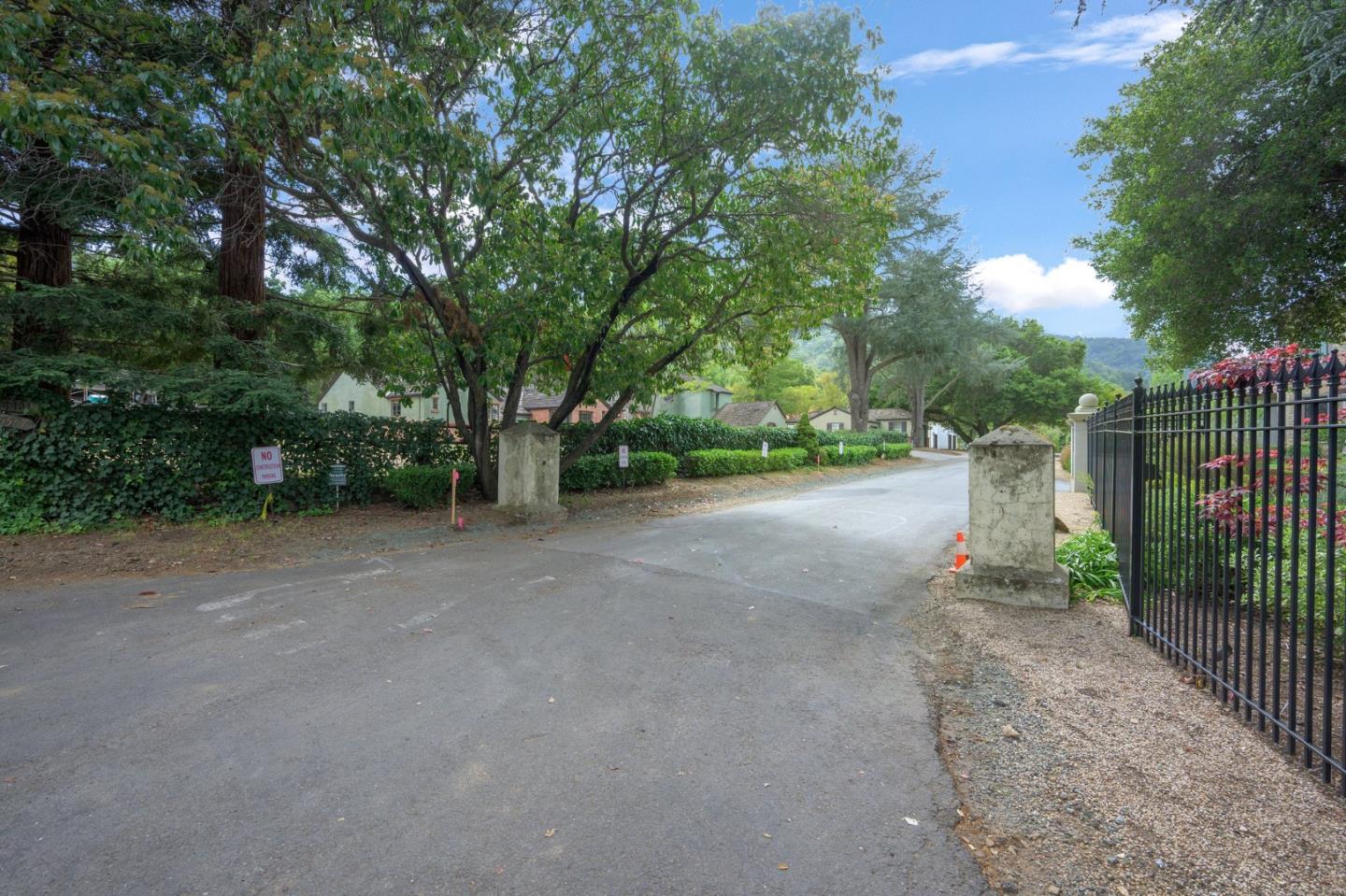 Detail Gallery Image 8 of 18 For 15581 Glen Una Dr, Los Gatos,  CA 95030 - 4 Beds | 3/2 Baths